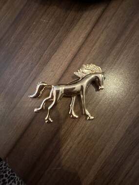 Vintage Gold Tone Rhinestone Mane Horse Figural Brooch Pin